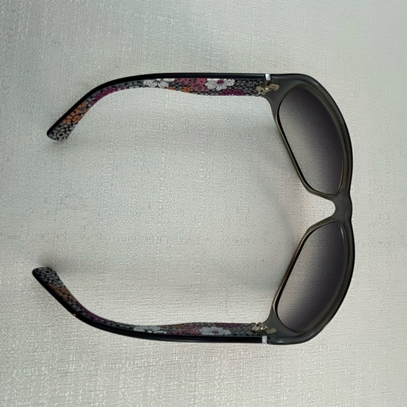 Coach Sarah (S437) Black Sunglasses - Picture 13 of 16